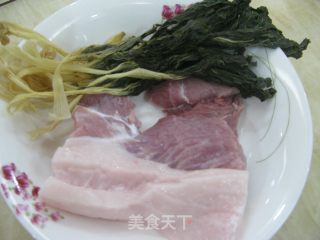 菜干肉饼的做法步骤：1