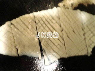 爆炒鱿鱼尖的做法步骤：3