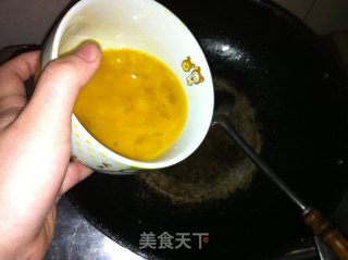 鸡蛋炒黑木耳的做法步骤：2