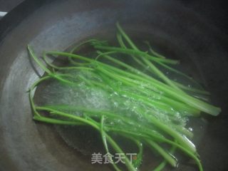 凉拌芹菜腐竹的做法步骤：1