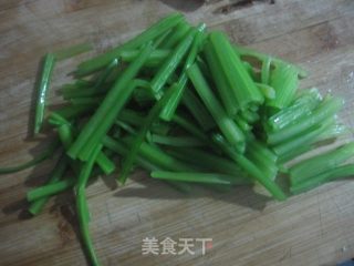 凉拌芹菜腐竹的做法步骤：3
