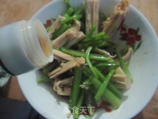 凉拌芹菜腐竹的做法步骤：8