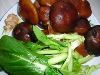 香菇油菜的做法步骤：1
