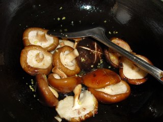 香菇油菜的做法步骤：7