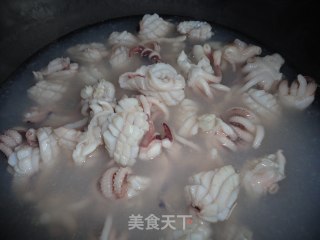 墨鱼炒韭菜的做法步骤：3