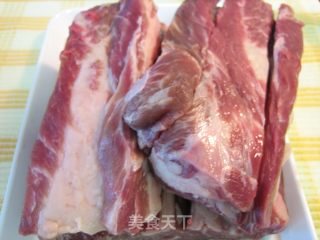 秘制砂锅酥焖牛腩的做法步骤：1