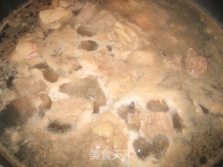 秘制砂锅酥焖牛腩的做法步骤：2