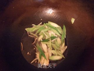 西芹爆腰花的做法步骤：4