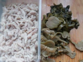 咸菜肉丝蛋汤的做法步骤：1