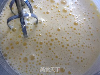 由戚风蛋糕改编的全蛋蛋糕的做法步骤：2