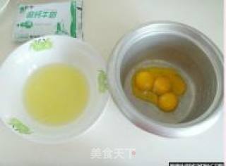 电饭锅做蛋糕的做法步骤：1
