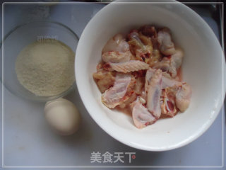 香炸鸡翅的做法步骤：1