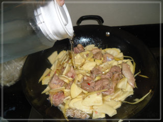 冬笋焖鸭肉的做法步骤：6