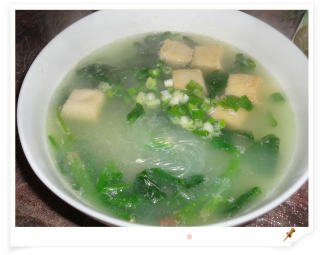 鱼豆腐粉丝菠菜汤的做法步骤：6