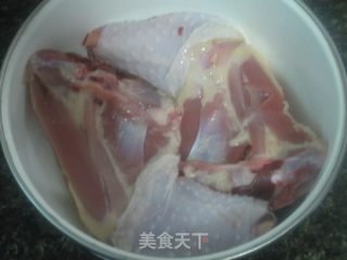 简易版姜葱鸡的做法步骤：1