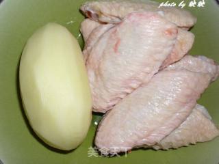 咖喱土豆鸡翅的做法步骤：1