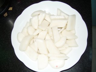 菠萝炒白馃的做法步骤：2