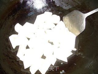菠萝炒白馃的做法步骤：3