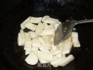 菠萝炒白馃的做法步骤：4