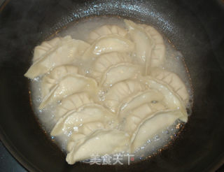 鲜肉煎饺的做法步骤：10