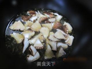 菌茹鸡块的做法步骤：2