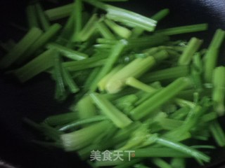西芹炒猪肝的做法步骤：8