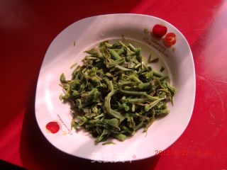 春天里的美食--腌香椿芽的做法步骤：3