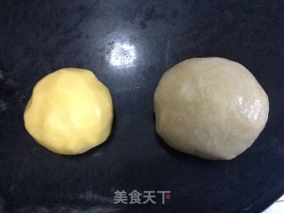 豆沙油酥饼的做法步骤：2