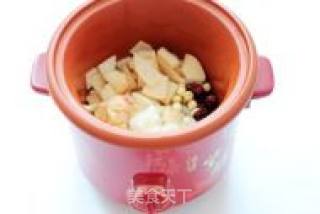 润肺的甜蜜饮品——银耳雪梨莲子汤的做法步骤：6