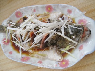 蒸鲈鱼的做法步骤：8