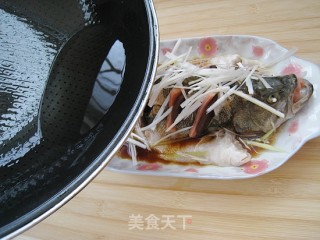 蒸鲈鱼的做法步骤：9