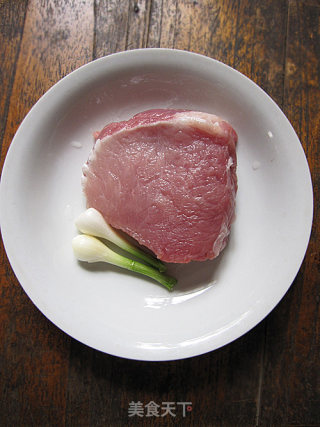 海苔肉松面包卷准备篇之一：DIY原味肉松的做法步骤：1
