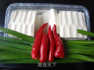 韭菜豆腐的做法步骤：1