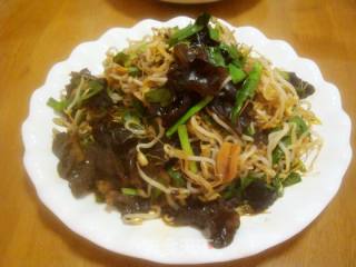绿豆芽韭菜炒木耳的做法步骤：9