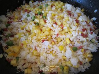 菠萝炒饭的做法步骤：9
