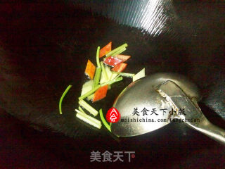 腊肠炒荷兰豆的做法步骤：5