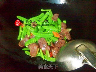 腊肠炒荷兰豆的做法步骤：6