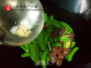 腊肠炒荷兰豆的做法步骤：7