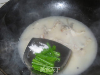小葱鲈鱼汤的做法步骤：8