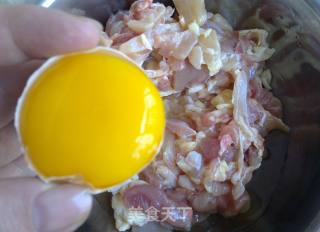杏鲍菇炒鸡腿肉的做法步骤：2