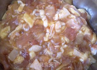 杏鲍菇炒鸡腿肉的做法步骤：3