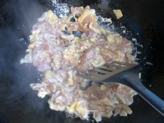 杏鲍菇炒鸡腿肉的做法步骤：4