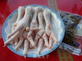 泡椒鸡爪子的做法步骤：1