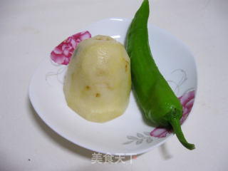 尖椒土豆丝的做法步骤：1