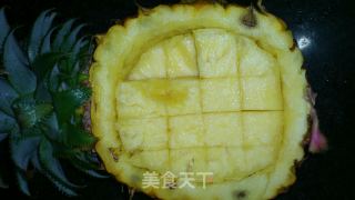 菠萝海鲜饭的做法步骤：1