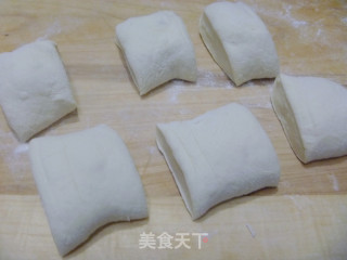 【怡汝私房烘焙】最爱的还是豆沙馅---花样红豆沙面包的做法步骤：4