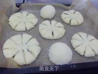 【怡汝私房烘焙】最爱的还是豆沙馅---花样红豆沙面包的做法步骤：9