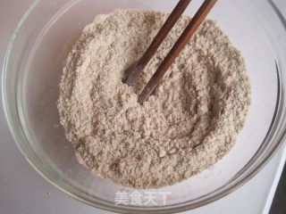 快手早餐——粗粮小饼的做法步骤：2