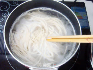 轻松打造异国美食——韩国冰豆浆面条的做法步骤：2