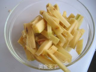 茅根马蹄糖水的做法步骤：1